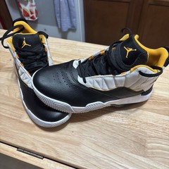Jordan Jumpman Two Trey GS Mid Top Leather Sneakers Black/White/Yellow 7Y