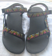Big Kids Size 5 Teva Original Universal Sandal – Black Pink Yellow Blue