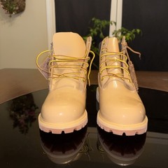TB0A6BETA3K Timbs Premium 6″ Waterproof Patent Leather Boots women/Kids Size6