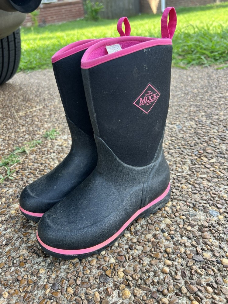 Muck Boot Company Kids‘ Element boots in black and pink
