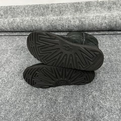 UGG Classic Short Boots Kids Size 4 Black Suede Sheepskin Fur Lined 1017703K