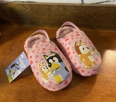 Bluey Toddler Slippers Pink With Hearts. 9/10 New!