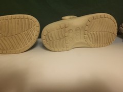 🔥CREAM Crocs Size J 4