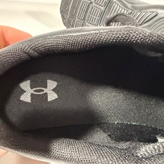 Under Armour Assert 8 Ufm Syn Sneaker 6.5Y Black Unisex-Child Grade School n