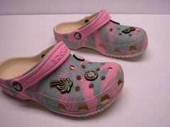 Crocs Kids Size 13 Spring Break Clog Tropical Palm Leaf Print Pink Aqua Jibbitz