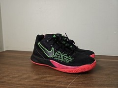 Nike Kyrie Flytrap Youth Size 4 sneakers. Pre owned condition.