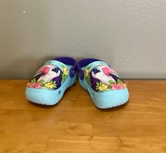 Crocs Kids Fun Lab Lights UNISEX Toucan Clogs, Ice Blue/Multi – Size C9 (VGUC)