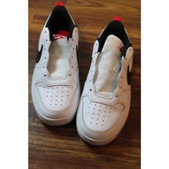 NIKE COURT BOROUGH LOW 2 SE WHITE/BLACK-VERY BERRY DM0110 100 US SZ 4.5Y