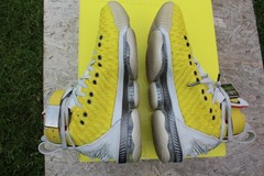 NIKE LeBron XVI Bright Citron/Light Bone Basketball Shoes PO/Great Cond Sz 8Men