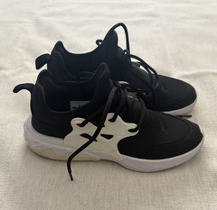 Nike React Presto sneakers in the „Ghost“ colorway 6.5Y (EU 39) BQ4002-001