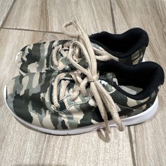 Nike Tanjun Camo Low Top Lace-Up Sneaker Green Black Beige Youth Size 12C