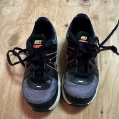 Nike T Run 5 – NE Marque PAS kids shoe 9.5 US