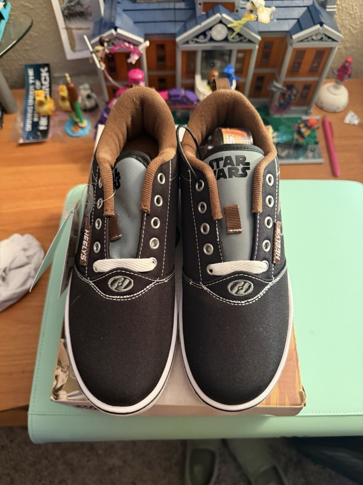 Heelys Pro 20 Prints Mandalorian Star Wars Black Bison Lily Pad Kids Sneaker Y6