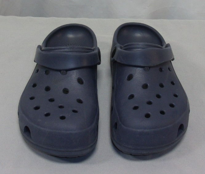 DESIGNER WONDER NATION SLIP-ON CROC TYPE BLUE SHOES SIZE 4