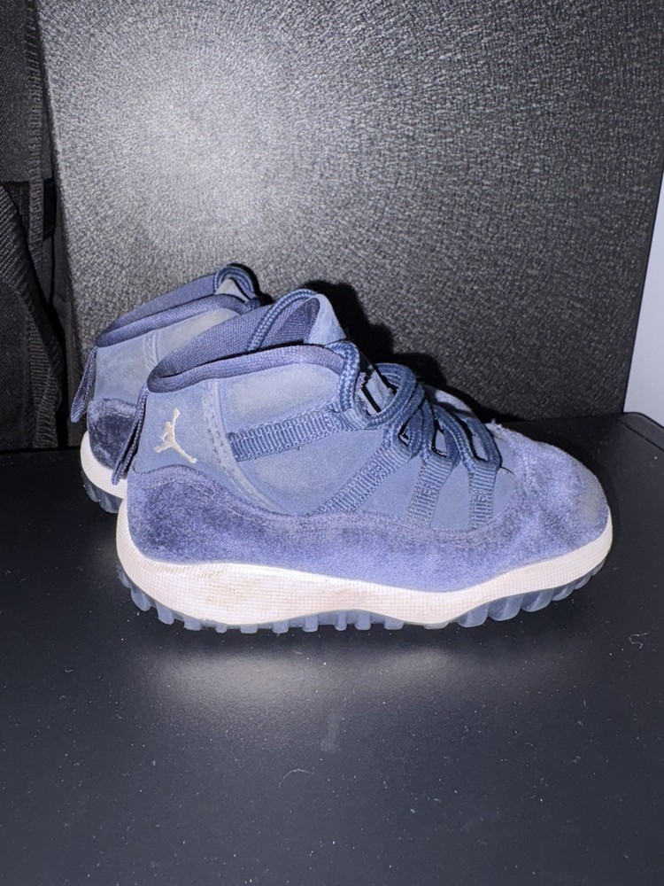 Nike Air Jordan 11 Retro ‘Midnight Navy’ DO3856-441 Sneakers (Kid’s Size 7C)