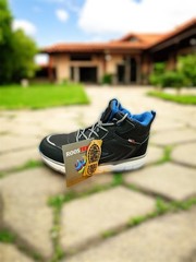 Kangaroos kids shoes in black in size 38