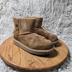 UGG Kids Classic Short Boots Size 2 Brown Chestnut Suede Leather Casual Booties