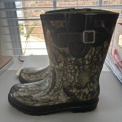 Magellan Outdoors Real Tree Edge Camo Waterproof Rubber Rain Boots Youth Size 3