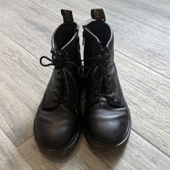 Dr. Martens 1460 Black Leather Boots Kids US 2 Punk Rugged Classic Timeless Boho