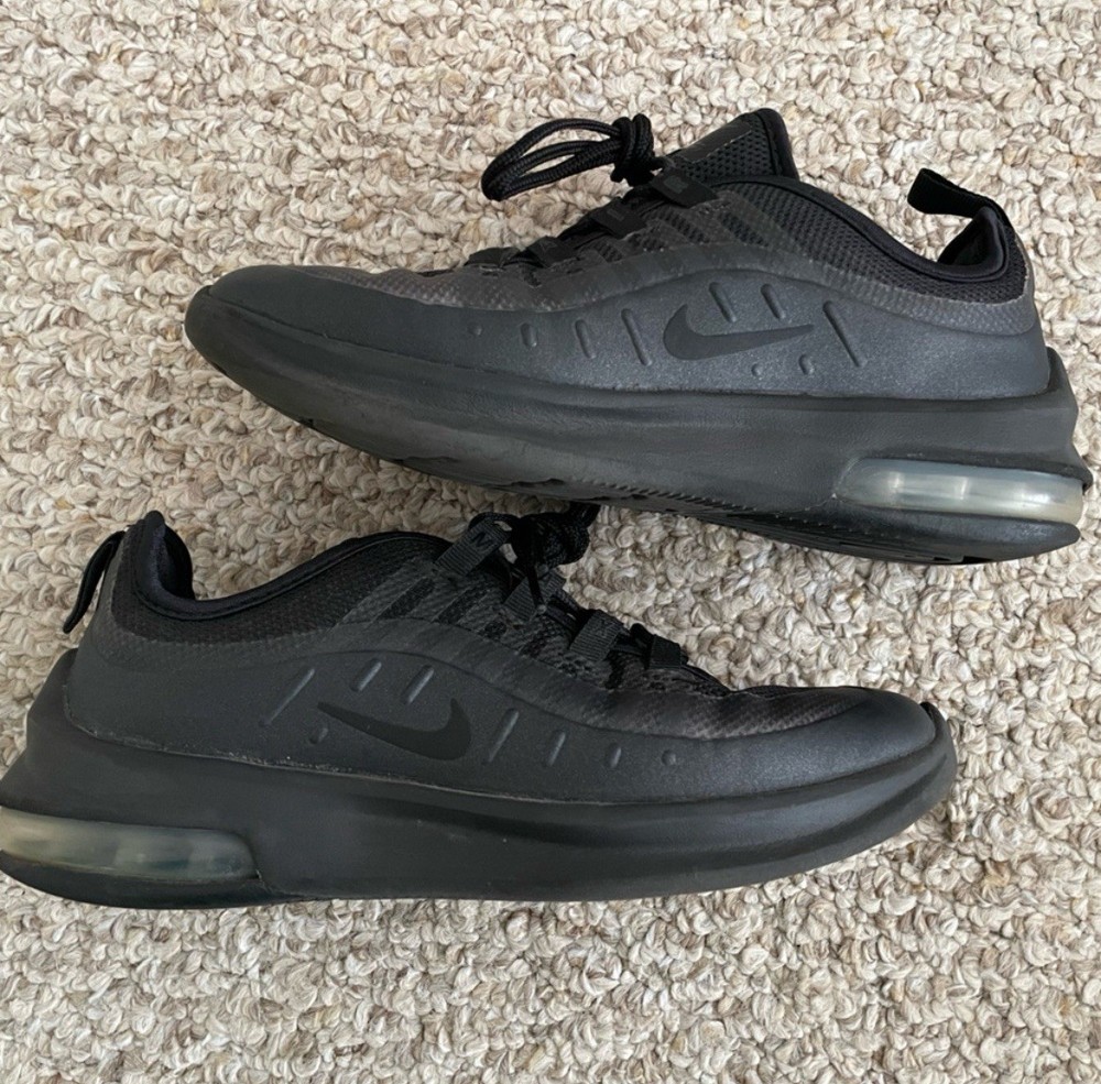 Nike Air Max Axis Youth Size 3