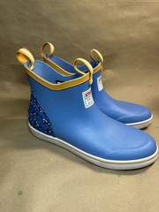 Xtratuf Kid’s Ankle Deck Boot – Salmon Sisters Light Blue