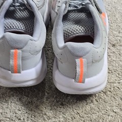 Under Armour Assert 9 Youth Sneaker Size 2.5 Orange/White