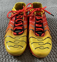 Nike Air Max Plus TN Chrome Size 5Y Yellow/Orange/Red Running CT0962-700