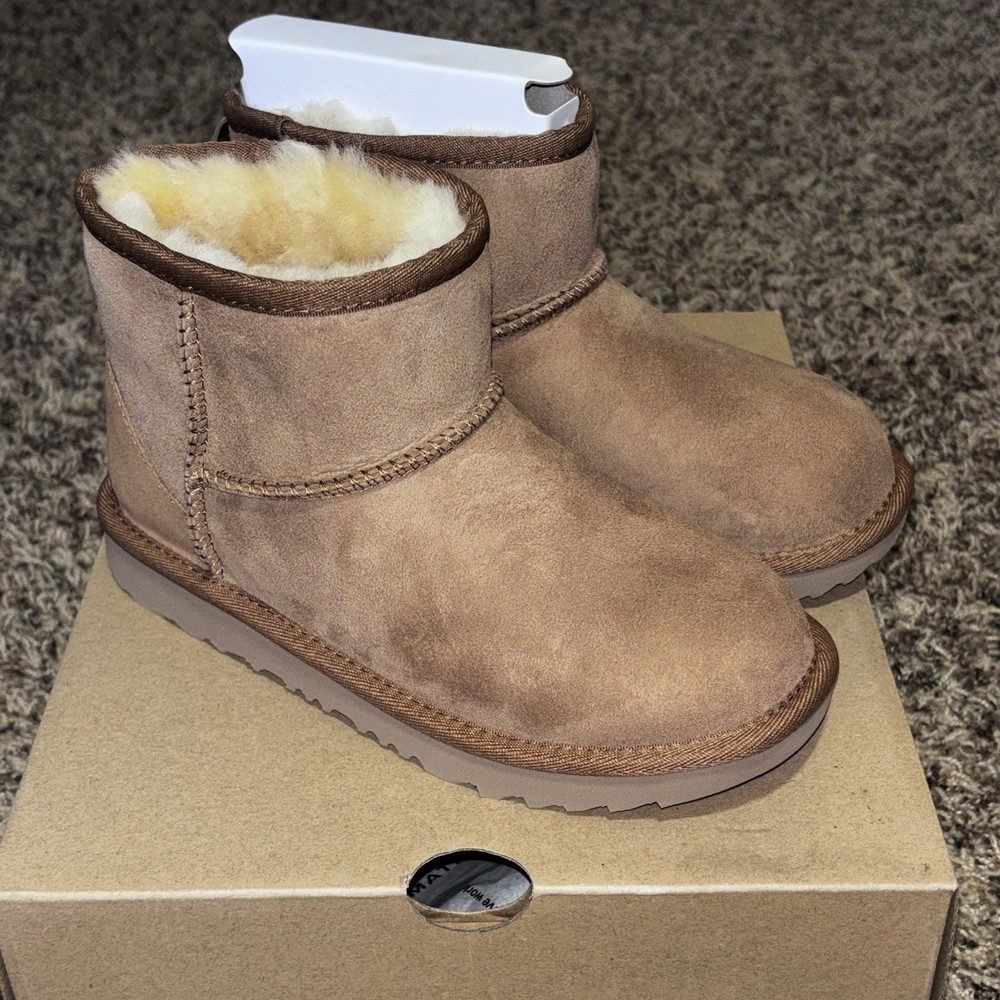 UGG Classic Mini II Boot Kids Size 2 Chestnut 1017715K New