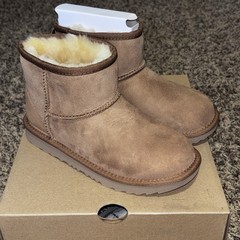 UGG Classic Mini II Boot Kids Size 2 Chestnut 1017715K New