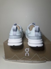 On Cloud Cloud Sky Ice Glacier 3YD11440608 Youth 4.5 Woman’s Size 6