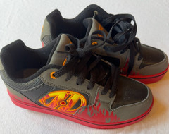 Heelys Gray Red Flame Wheeled Skate Shoes Youth Size 7 New No Box Roller