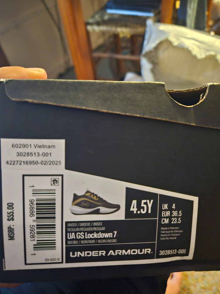 Under Armour UA GS Lockdown 7 Basketball Sneaker Black/Gold 4.5Y Low Top
