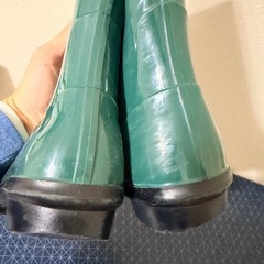 UGG Waterproof Rain Boots Kids Size 1 Green Rubber Pull On Spring Midcalf