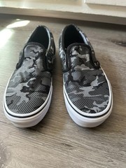 Vans Kids Classic Slip-On Skate Shoes, Size 6 Grey and Black Camouflage, Youth