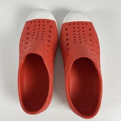Native UNISEX Jefferson Kids/Youth (Ruby Red/ Shell White) size J1