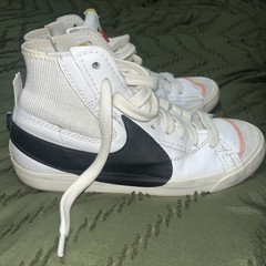 Size Youth 7.5- Nike Blazer Mid 77 White And Black Shoes Sneakers