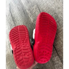 Crocs Kids Classic Lined Santa Clogs Red Faux Fur Holiday Christmas Shoes J1