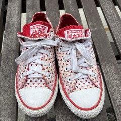 Converse Chuck Taylor All Star Juniors White Red Heart Low Shoes Size 2 *read*