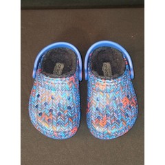 Crocs Lined Clogs Blue Multi Chevron Pattern Kids Size 6 Cozy Winter