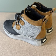 Sorel OUT N ABOUT IV Classic Youth Waterproof Boot Size 4 Brown Grey and Black