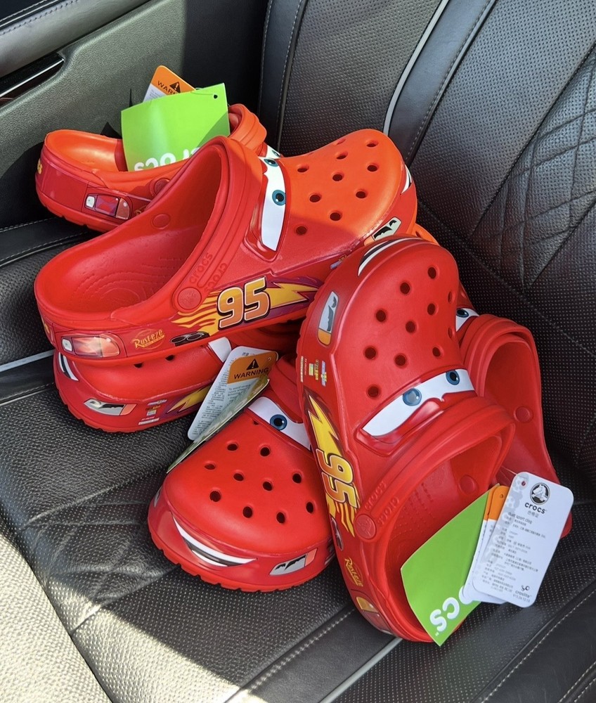 Non Light up lightning mcqueen crocs size 6