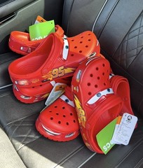 Non Light up lightning mcqueen crocs size 6