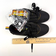 NWOT Heelys Pro 20 Rainbow Stitch Unisex Youth Sz 4 Black Roller Skate Shoes SEE