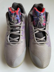 Nike Kyrie Flytrap 2 GS ‚Grey Violet‘ Size 7 Youth Girls Size 8.5 Grey Purple 