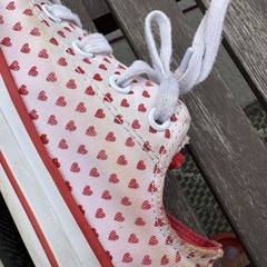 Converse Chuck Taylor All Star Juniors White Red Heart Low Shoes Size 2 *read*