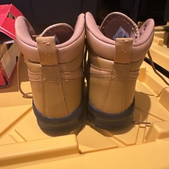 Nike Manoa Leather GS Boot. 5Y. Brand New.