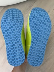 MLB sneaker Big Kids US Size 3 Fits Small New Neon Green And Blue