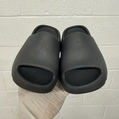 Yeezy slides toddlers US 9C