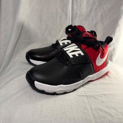 Size 5 (GS) – Nike Team Hustle Mid Black Racer Red