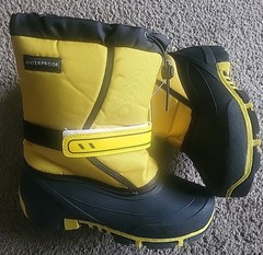 Snow Boots Grade School Size 4 Yellow/Black
